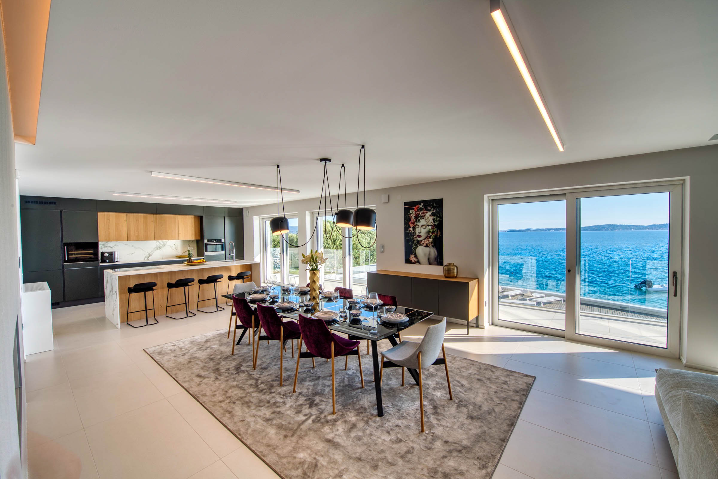 BIBISEA Interior Photo #005