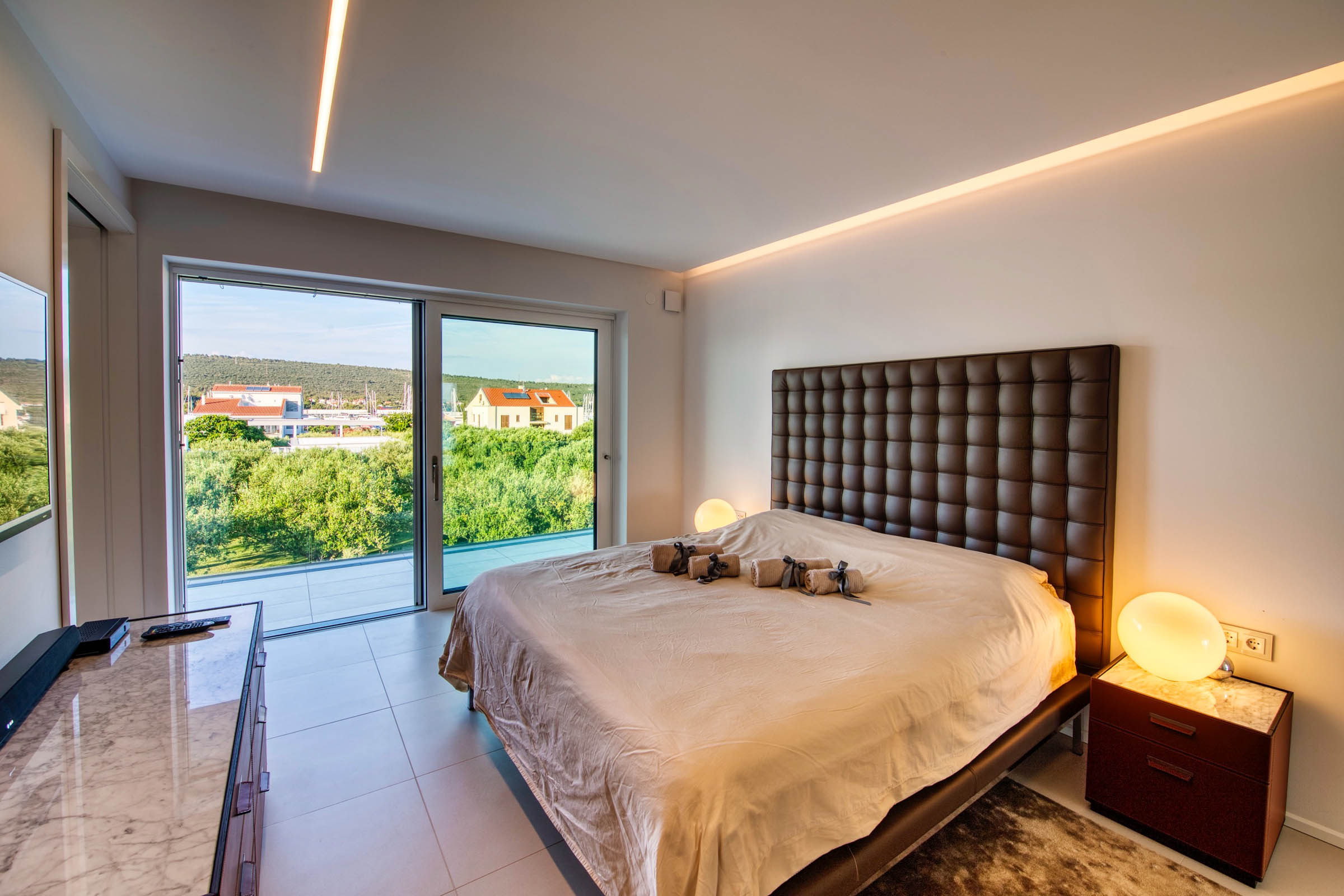 BIBISEA Interior Photo #060