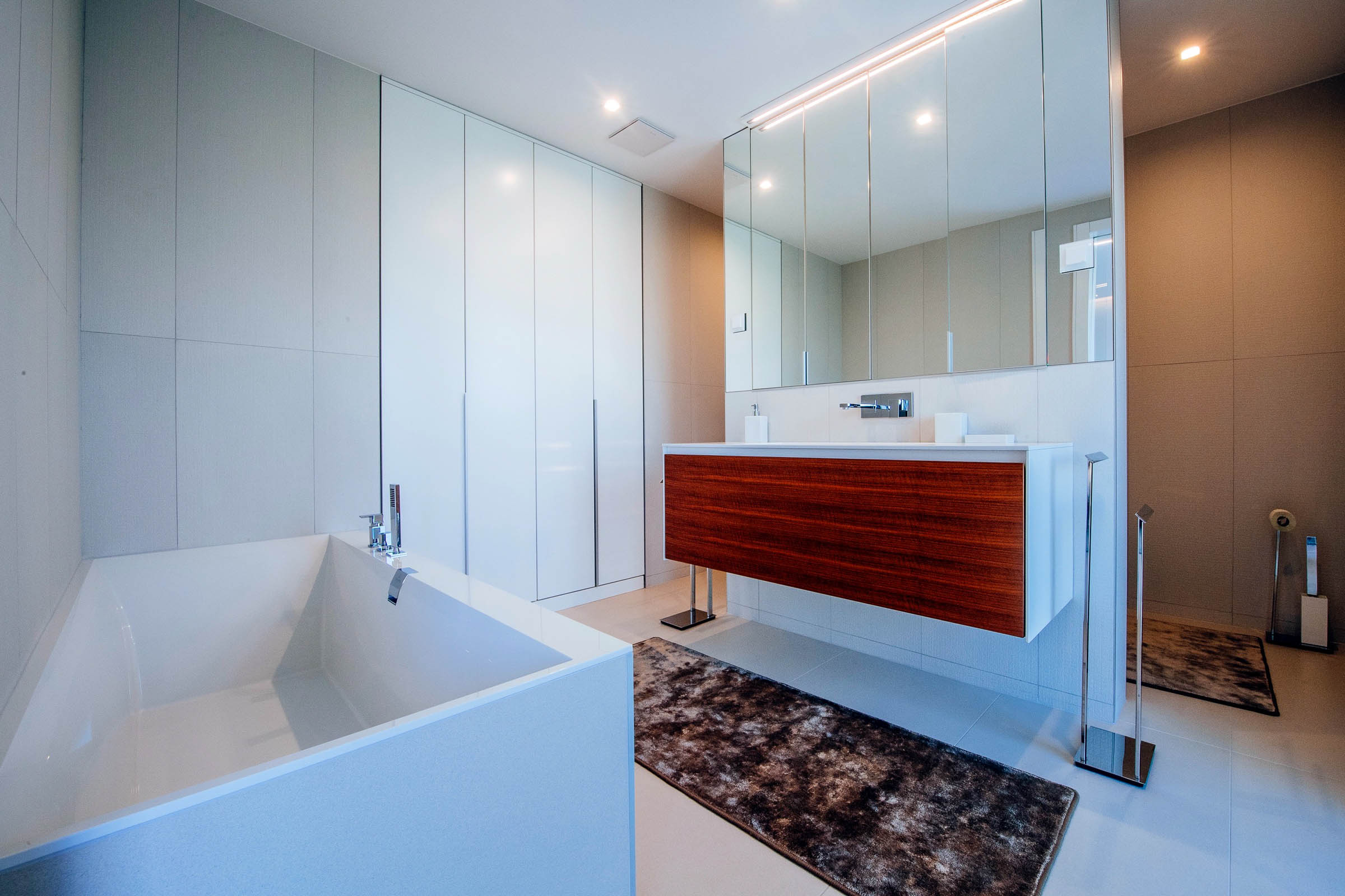 BIBISEA Interior Photo #087