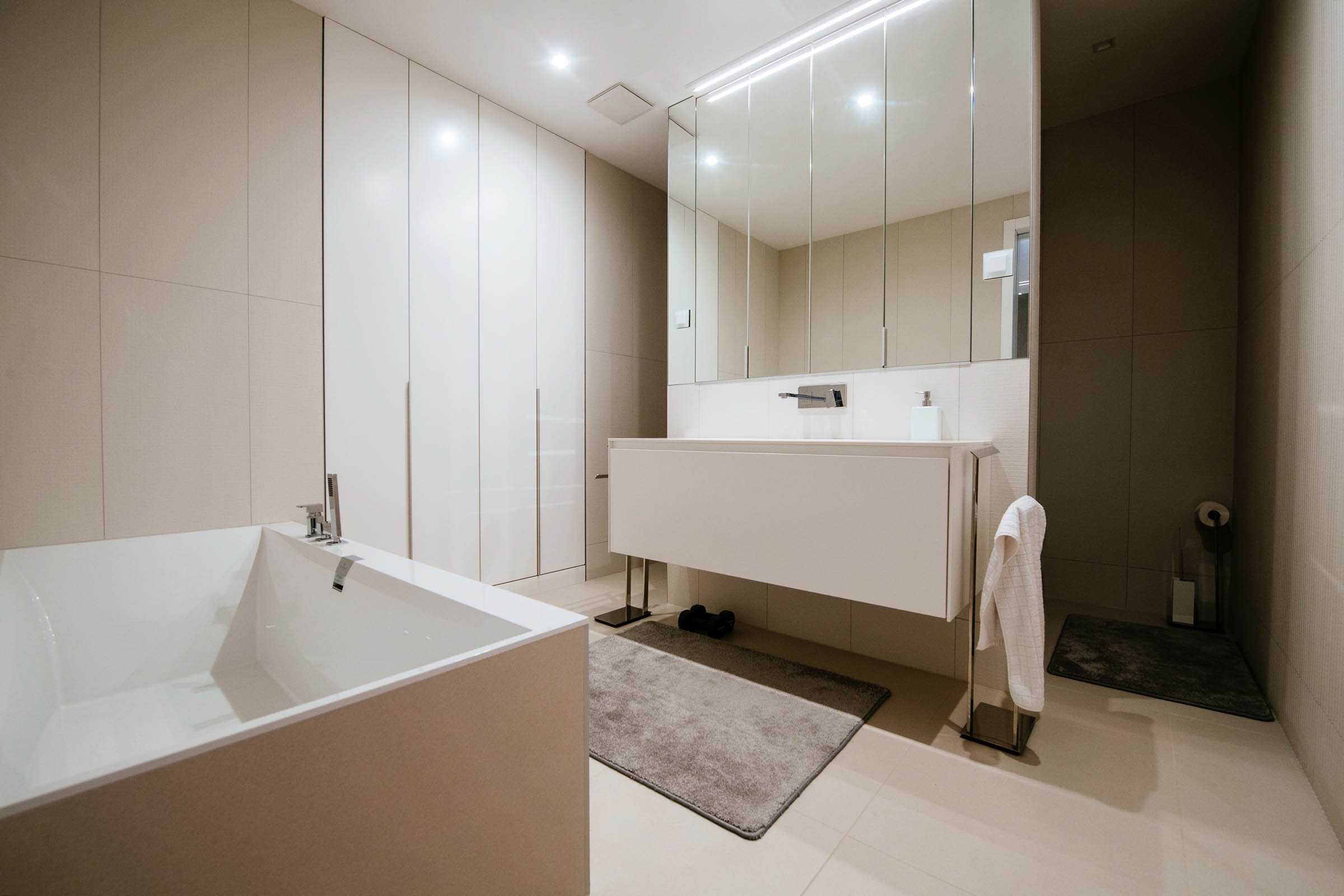 BIBISEA Interior Photo #090